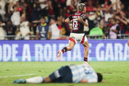 Flamengo vence o Racing com gol no final do jogo e sai na frente por vaga na final da Libertadores Flamengo vence o Racing com gol no final do jogo e sai na frente por vaga na final da Libertadores