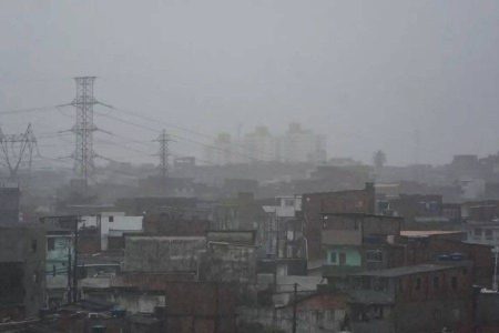 Salvador registra mais de 100 ocorrências após fortes chuvas; Defesa Civil alerta para risco de deslizamentos Salvador registra mais de 100 ocorrências após fortes chuvas; Defesa Civil alerta para risco de deslizamentos