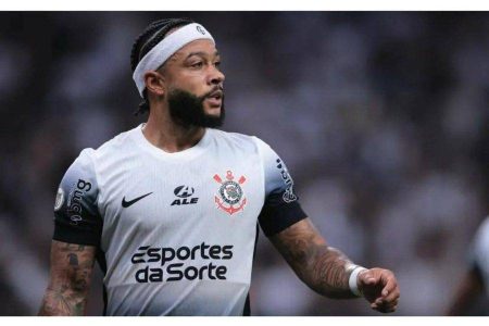 Memphis, do Corinthians, causa nas redes ao postar foto de mulher de biquíni em praia de Salvador Memphis, do Corinthians, causa nas redes ao postar foto de mulher de biquíni em praia de Salvador