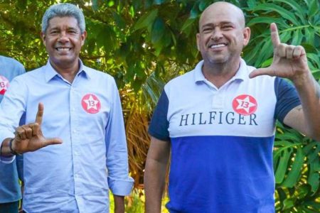 Deputado Binho Galinha é preso em Feira de Santana após se entregar ao MPBA Deputado Binho Galinha é preso em Feira de Santana após se entregar ao MPBA