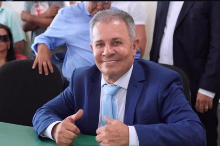 Prefeito de Dom Macedo Costa nomeia mais uma filha para cargo de secretária após investigação do MP sobre nepotismo Prefeito de Dom Macedo Costa nomeia mais uma filha para cargo de secretária após investigação do MP sobre nepotismo