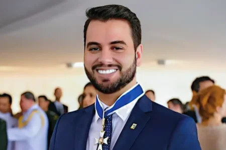 Defesa de ex-assessor de Bolsonaro acusa delegado da PF de má-fé e pede apuração disciplinar Defesa de ex-assessor de Bolsonaro acusa delegado da PF de má-fé e pede apuração disciplinar