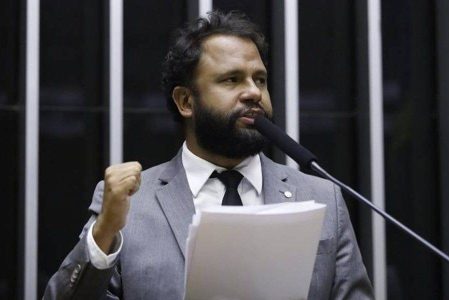 Deputado pastor critica criação de bancada cristã na Câmara: “Retrocesso civilizatório”