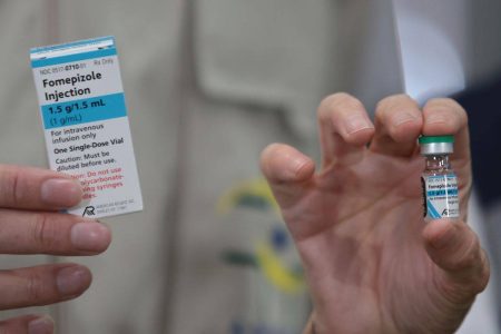 Brasil recebe 2,5 mil unidades de fomepizol, antídoto contra metanol Brasil recebe 2,5 mil unidades de fomepizol, antídoto contra metanol