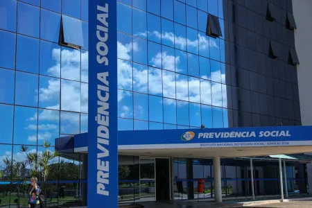 Presidente do INSS pede que sua vice seja afastada e aponta relação com ex-dirigente preso pela PF