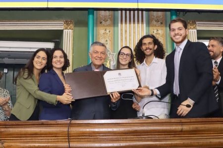 Médico José Abelardo Menezes recebe título de cidadão soteropolitano