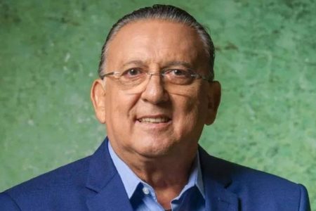 Galvão Bueno é internado com pneumonia
