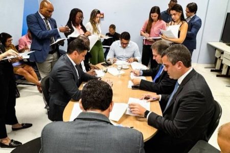 Relator pede vista e CCJ da Câmara adia votação de projeto que pretende restringir eventos na Barra