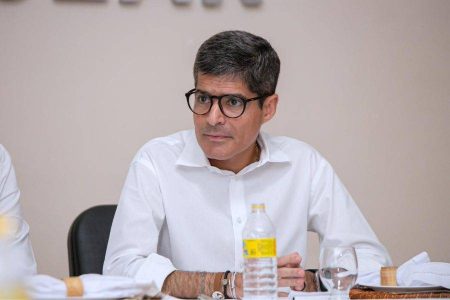 ACM Neto diz que obras paradas se tornaram um padrão do governo Jerônimo: “Só cheiro mole”