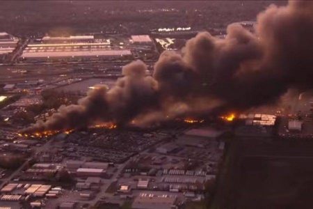 Avião de carga cai nos EUA e deixa sete mortos