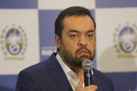 Governador do Rio apresenta projeto que garante aposentadoria integral a policiais feridos em operações