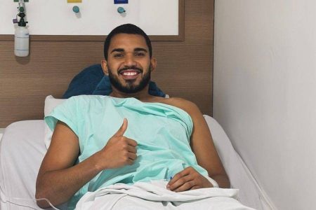 Lucas Arcanjo passa por cirurgia no joelho e inicia processo de recuperação