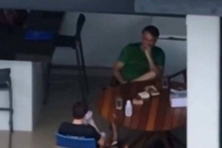 Erika Hilton envia notícia-crime ao STF contra Nikolas Ferreira por uso de celular em visita a Bolsonaro