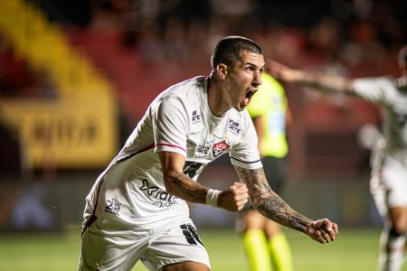Deu Leão da Barra! Vitória supera Sport fora de casa e dorme fora do Z-4