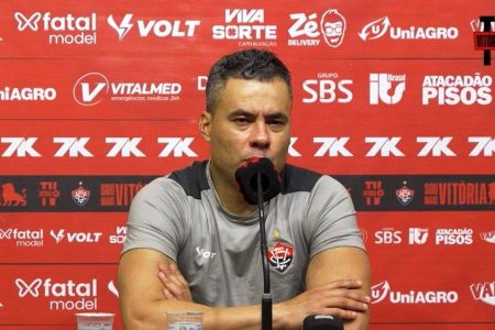 Jair Ventura lamenta falta de eficiência e vê evolução do Vitória mesmo após derrota para o Cruzeiro