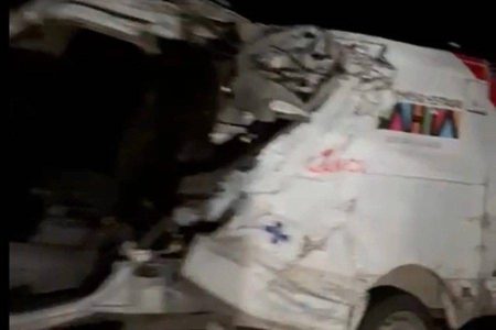 Ambulância de Guanambi colide com carreta incendiada na BA-026; paciente tinha 9 anos