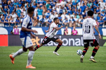 Cruzeiro vence o Vitória por 3 a 1 e amplia drama do Leão na zona de rebaixamento
