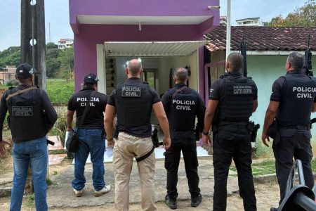 Mulher é presa com drogas durante operação policial em Mutuípe; alvo da ação não foi encontrado