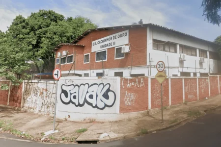 Professora encontra carregador e munições em mochila de aluno dentro de escola