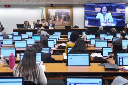 CCJ da Câmara aprova projeto que restringe prisão domiciliar para líderes de facções