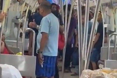Policial reformado saca arma em vagão do metrô de Salvador após discussão com ambulante