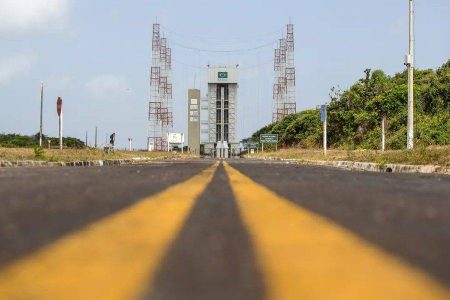 Brasil prepara primeiro lançamento comercial de foguete da história nesta quarta-feira (17)