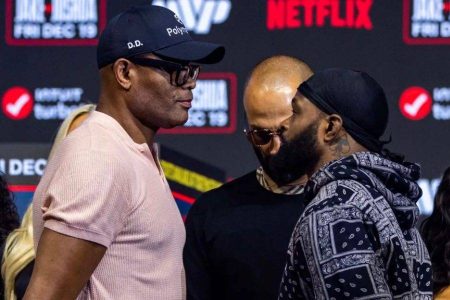 Anderson Silva volta ao ringue para enfrentar ex-campeão do UFC nesta sexta-feira (19)