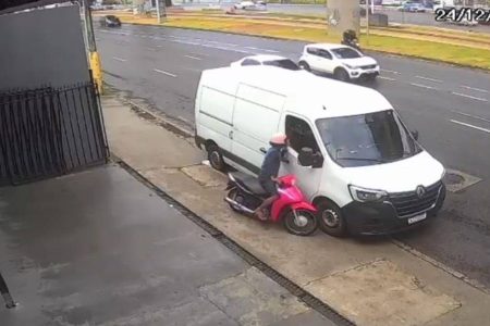 PM impede assalto a van com carga de cigarros na Avenida Bonocô