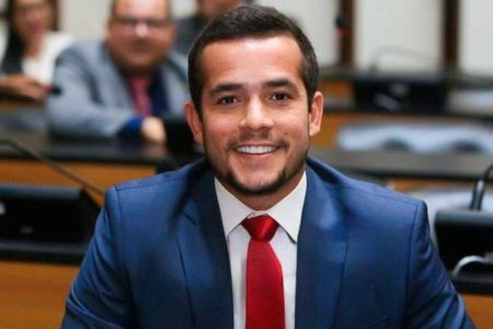 Filho de Geraldo Jr. vai contra preferência de Jerônimo e assina indicação ao TCE-BA