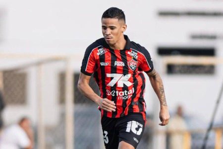 Vitória vai pagar multa para ter Erick contra o São Paulo