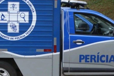 Homem é assassinado a tiros enquanto esperava ônibus em Dias d’Ávila