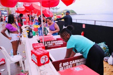 Prefeitura anuncia transporte gratuito e refeições exclusivas para ambulantes no Carnaval 2026