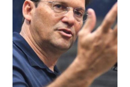 João Roma afirma que cassações de Eduardo Bolsonaro e Ramagem configuram perseguição política