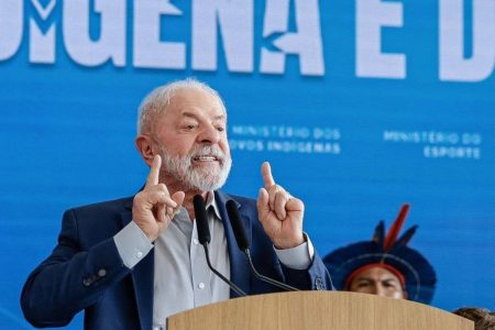 Lula alerta para risco de retorno da extrema-direita e cita pandemia de Covid-19