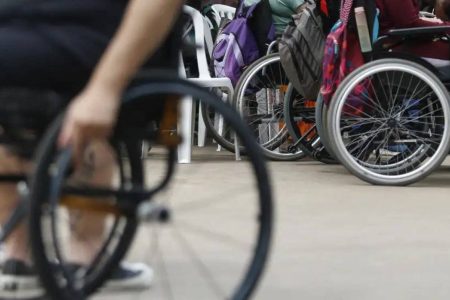 Comissão da Câmara aprova gratuidade da Justiça para pessoas com câncer, deficiência e TEA