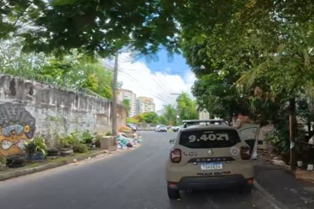 Criminosos bloqueiam via e executam homem com tiros na cabeça no bairro Santa Cruz