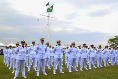 Marinha abre 61 vagas temporárias na Bahia com salários de até R$ 3,8 mil