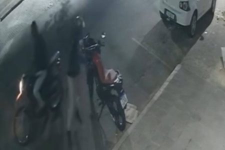 Câmeras flagram furto de motocicleta no centro de Caetité
