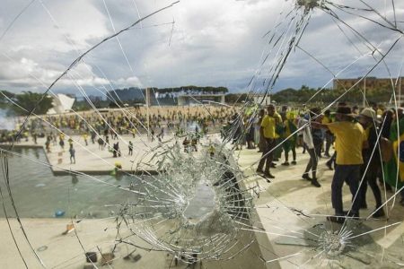 Justiça argentina inicia julgamento de extradição de brasileiros condenados pelos atos de 8 de janeiro