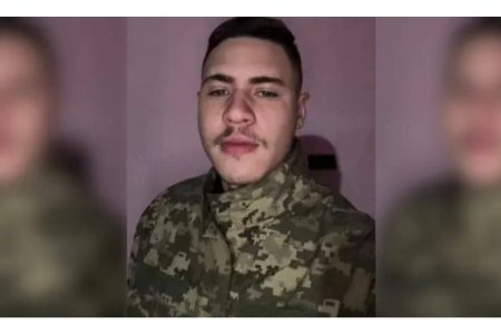 Brasileiro se voluntaria para guerra na Ucrânia e comunica decisão à família no aeroporto