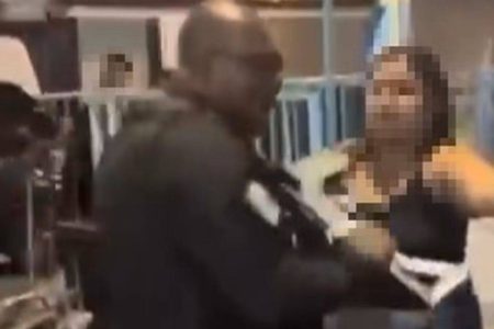 Idosa é agredida com fuzil durante abordagem policial no Rio de Janeiro