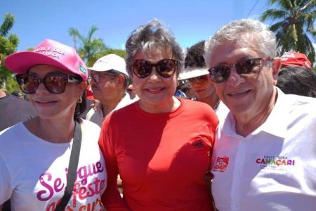 Primeira-dama de Camaçari parabeniza ex-mulher do prefeito