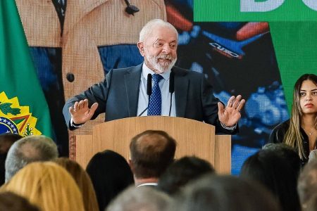 Lula diz que atua com ‘Congresso adverso’, mas ressalta aprovação de projetos do governo