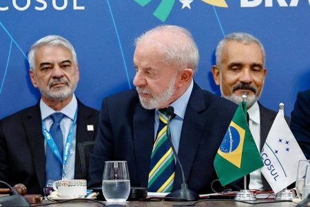 Lula critica presença militar dos EUA e alerta para risco de intervenção na Venezuela