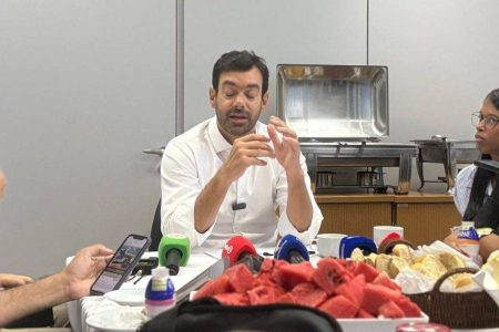 Tiago Correia diz que candidatura do marido de Sheila Lemos é legítima e nega desgaste político em Vitória da Conquista