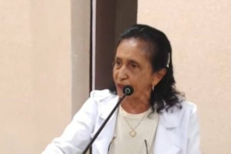 Vereadora de Senhor do Bonfim deseja “Feliz Natal” e manda críticos para o “inferno” durante sessão