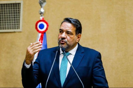 Sanches questiona atraso de salário a médicos na gestão Jerônimo: “R$ 26 bilhões em empréstimo e não paga”