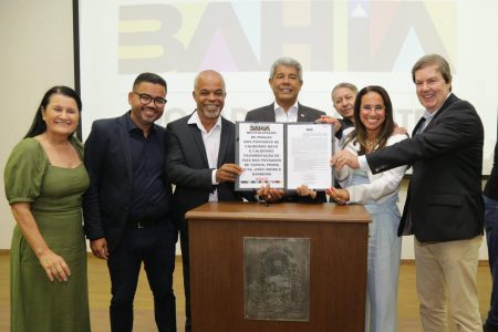 Jerônimo Rodrigues firma 16 novos convênios com municípios baianos e autoriza praça no Engenho Velho da Federação