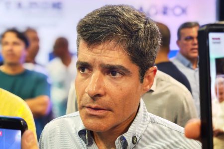 “Joga a culpa no colo dos prefeitos”, diz ACM Neto sobre crise na regulação do governo Jerônimo