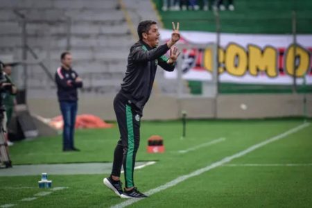 Carpini confirma saída do Juventude e encerra temporada com rebaixamento na conta